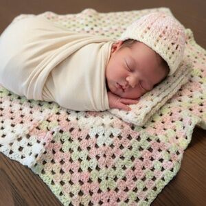 NWT Handmade Crochet Baby Blanket With Hat Pink Green Star Shape